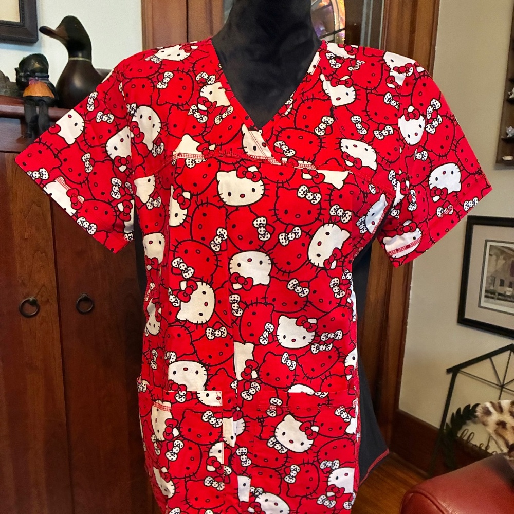 "Sanrio-Hello Kitty" scrub top, M, like new condition